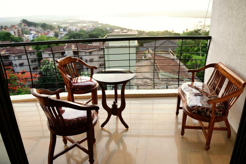 3 Bhk Apartment With River View Panadzsi Kültér fotó